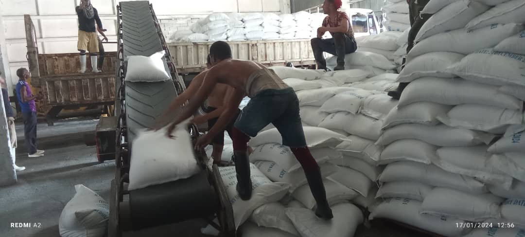 Un segmento de nuestra historia patria que también protagonizan las generaciones de hoy.Cada cubana y cubano así lo cumplen con las tareas y metas que dan seguimiento.El trabajador portuario, así lo demuestra.
<a href="/serv_pcentro/">Empresa Servicios Portuarios del Centro</a> <a href="/E_RdgzDavila/">Eduardo Rodríguez Dávila</a> 
<a href="/MiguelPinedaLp1/">Miguel Pineda López</a> <a href="/GemarOsde/">GEMAR</a> 
#Cienfuegos