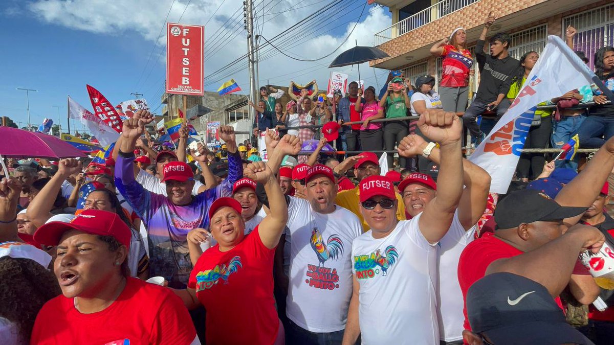 Futseb1's tweet photo. Guayana y toda su clase trabajadora es Chavista y este #28Julio nosotros vamos a ganar con nuestro #GalloPinto @NicolasMaduro como candidato a la presidencia.

#YoVoyAMiGalloPinto 

#ConChávezYNicolásPorLaPaz https://t.co/FURkQyZK7E