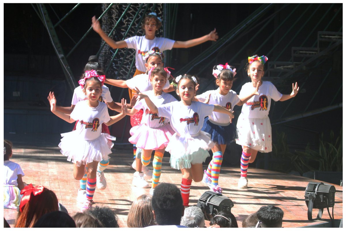 Hoy se celebra en #Cuba el Día de los Niños. A pesar del #BloqueoGenocida, el imperio no puede impedir su alegría. #ModoVerano