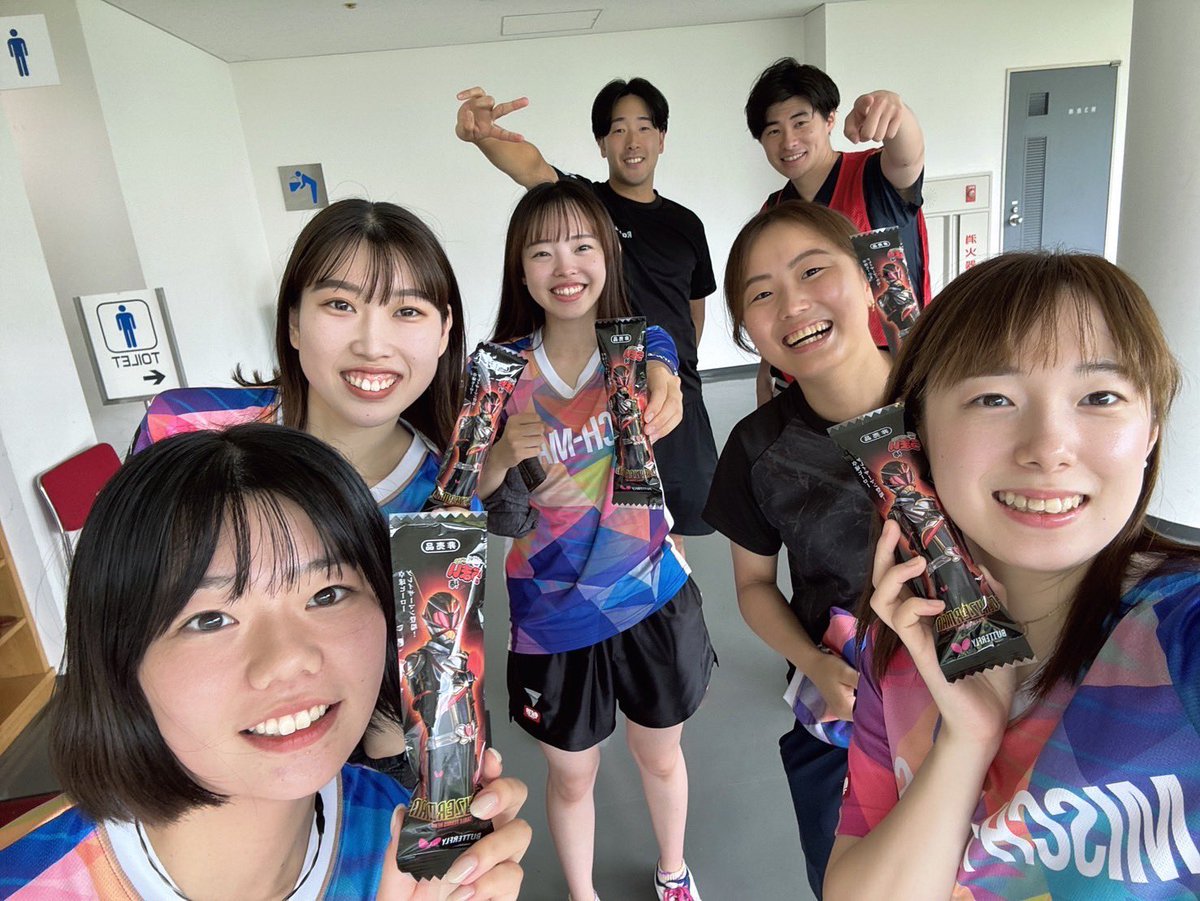MISCHMASCHOSAKA's tweet photo. 全日本クラブ卓球選手権優勝しました🏆✨
ハードな試合ばかりでしたが、試合を重ねる毎にチームが一丸になったように感じます！
応援頂いた皆様や、チームスポンサーである炭火焼肉王国屋様、大会運営役員･補助員･協賛･後援の皆様に感謝の気持ちでいっぱいです🥲✨
ありがとうございました！！！！ https://t.co/9WnVq4s33p