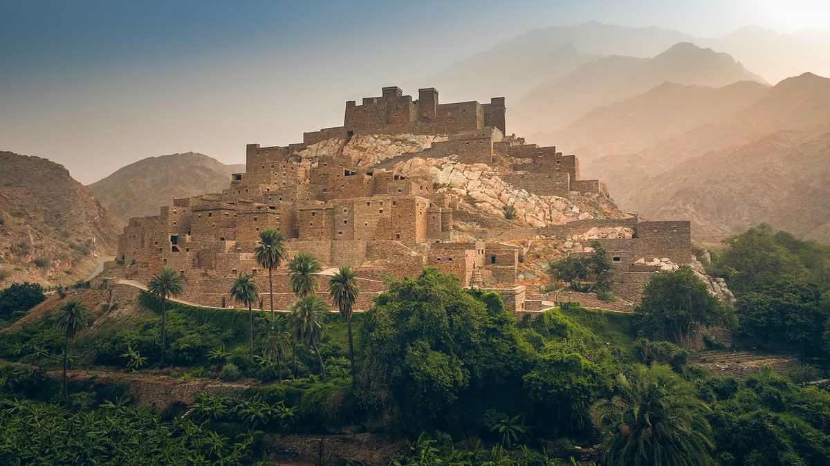 قرية ذي عين هي قرية أثرية تقع في تهامة غرب المملكة العربية السعودية، وتبعد 20 كيلومتراً تقريباً عن محافظة المخواة و24 كيلو متراً عن الباحة، ونشأت في القرن العاشر الهجري وعمرها يزيد على 400 سنة.