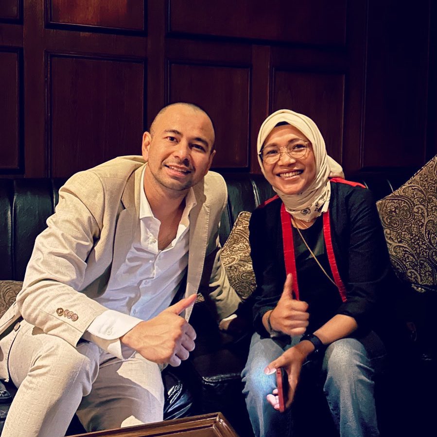 Met Raffi Ahmad, one of Indonesia’s top artists. He’s incredibly kind and friendly. Looking forward to collaborating with you, Aa @raffinagita1717 👍🏻
Thanks to <a href="/abdeeivan/">ivan vespaholic</a> yang udah bantu arrangement.