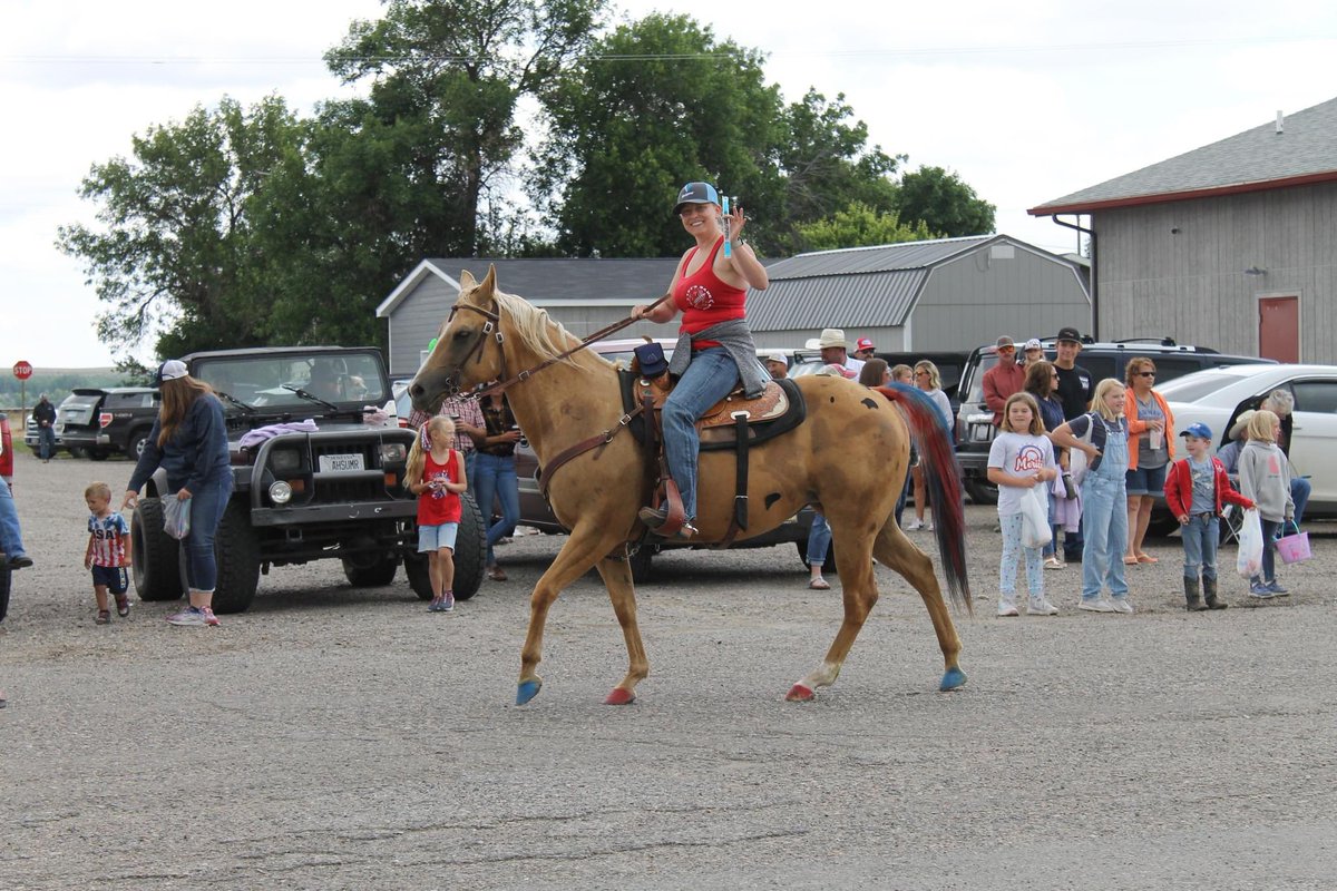 CassWithAllSass's tweet photo. 4th of July parade with my pally pony. Don’t mind the fact I’ve gained weight since starting Humira shots for my Crohns 🙃 https://t.co/iIoiCIcUtY