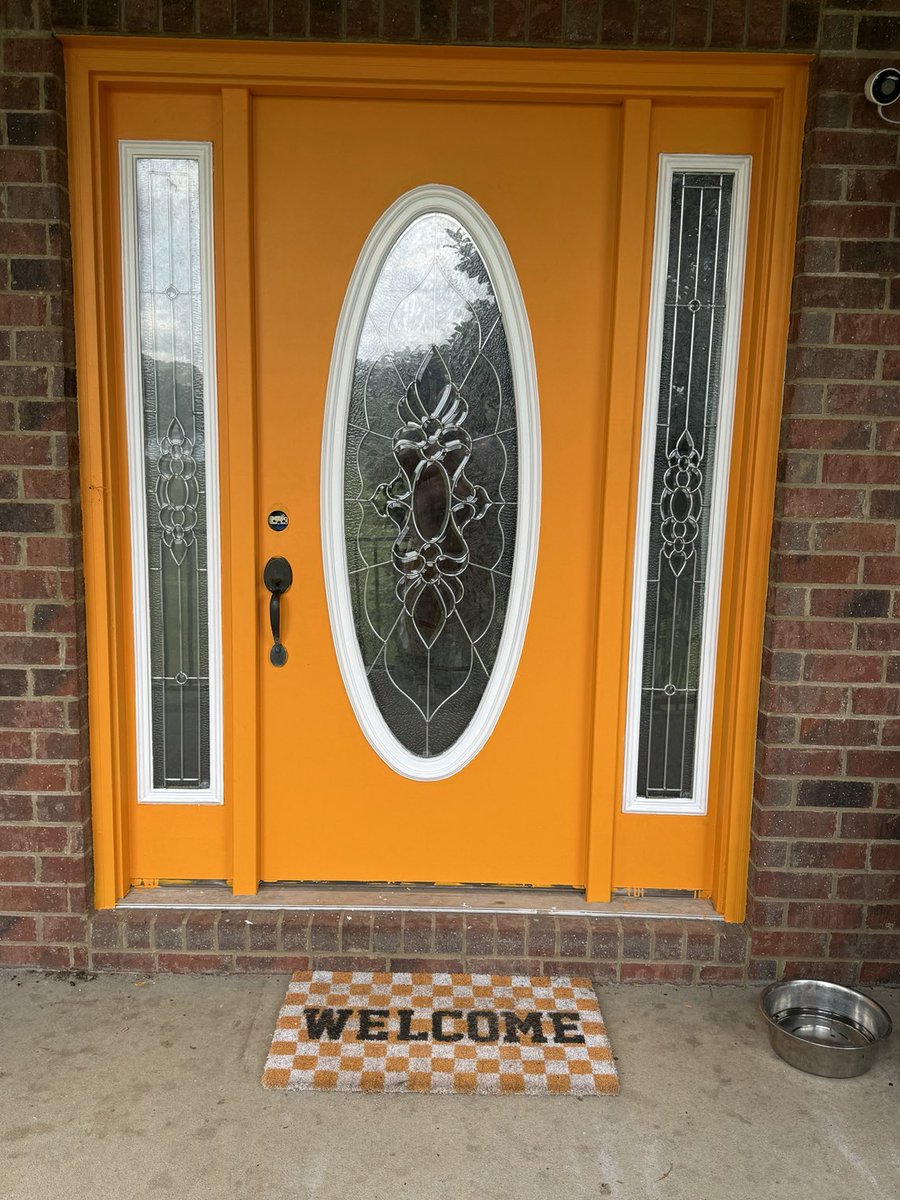rockytopdent's tweet photo. Have a Big Orange Sunday that's a wrap on the front door project 🍊🧡💯 https://t.co/IN9rNdOMjl