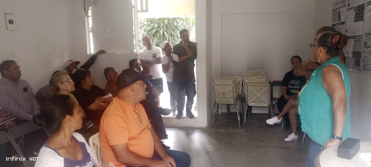 Ramon71143117's tweet photo. parroquia Caricuao: taller donde se  preparan q n conocimiento a los testigos de mesa que participan en el evento electoral presidencial esté 28 de Julio. https://t.co/QOSh0TanDU