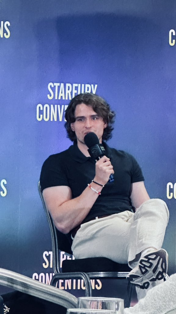 cecereads23's tweet photo. Charles unedited #outlander #highlanders7 https://t.co/dLcWWZ9VWi
