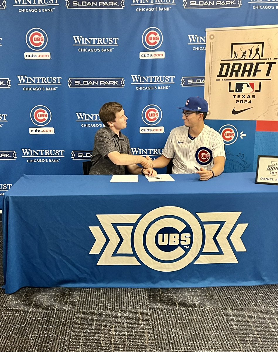 .<a href="/Daniel14010648/">Daniel Avitia</a> 🤝 <a href="/Cubs/">Chicago Cubs</a> | #LopesInThePros