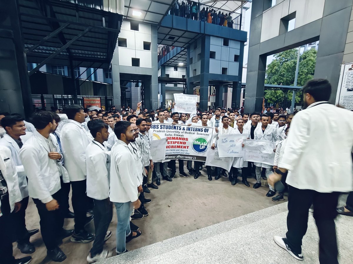 doctor_hellboi's tweet photo. आदरणीय योगी जी,आप से अनुरोध है कि up के mbbs interns बिना किसी fixed hour के, कई बीमारियो के संपर्क के भय में duty कर रहे है ।फिर भी mbbs internship की राशि इतनी कम है, ये प्रदेश के mbbs interns के साथ हो रहा अन्याय है कृपया इस पर संज्ञान ले।धन्यवाद।
#UP_MBBSINTERN_STIPEND_HIKE https://t.co/0grAlb5GQb