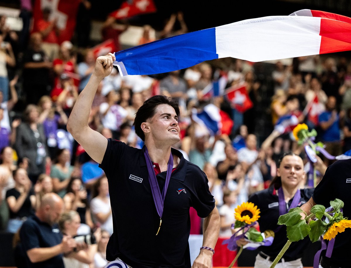 FRA_Equitation's tweet image. #Voltige Impériale ! L'équipe de France a une nouvelle fois montré qu'elle était la reine de la discipline en remportant la coupe des nations aux Mondiaux de Berne (SUI) grâce aux performances exceptionnelles de Théo Gardies, Quentin Jabet et de son squad.
ffe.com/actualites/un-…