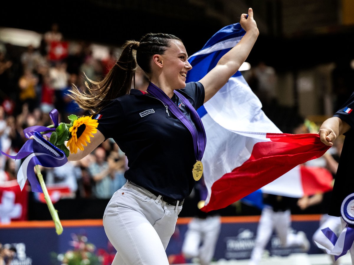 FRA_Equitation's tweet image. #Voltige Impériale ! L'équipe de France a une nouvelle fois montré qu'elle était la reine de la discipline en remportant la coupe des nations aux Mondiaux de Berne (SUI) grâce aux performances exceptionnelles de Théo Gardies, Quentin Jabet et de son squad.
ffe.com/actualites/un-…