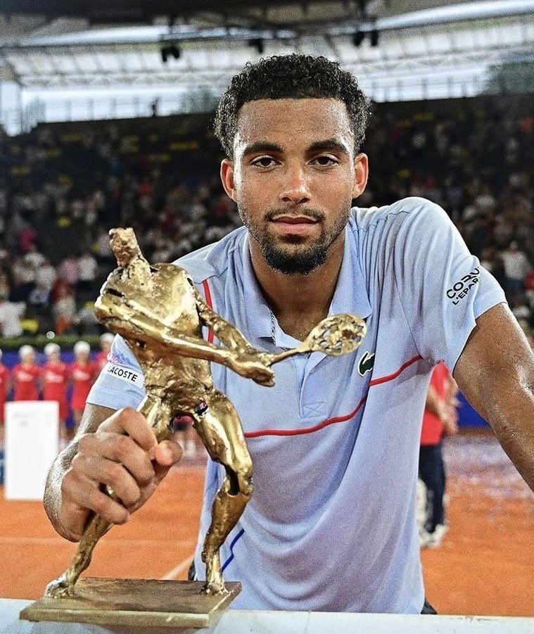 UniversTennis's tweet photo. 🏆 ATP 250 Lyon 2023
🏆 ATP 500 Hambourg 2024

À seulement 20 ans, Arthur Fils grimpera à la 20e place du classement ATP avant les Jeux Olympiques. 🤩🇫🇷

Quel niveau de jeu de la part du Français ! 💎 https://t.co/Rc9MOfAucN