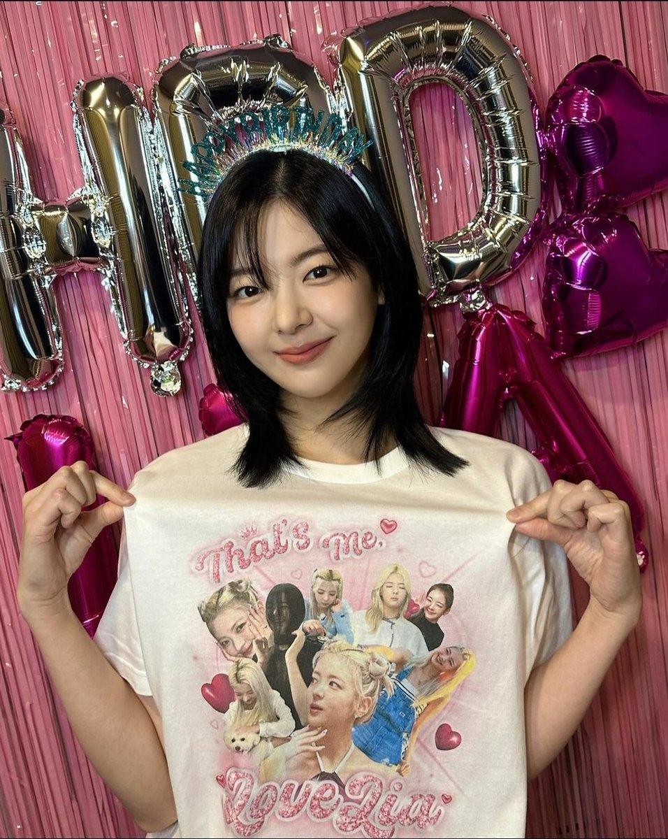 liatamales's tweet photo. i need this shirt SOOO FCKING BAD https://t.co/lezCyUWXJ1