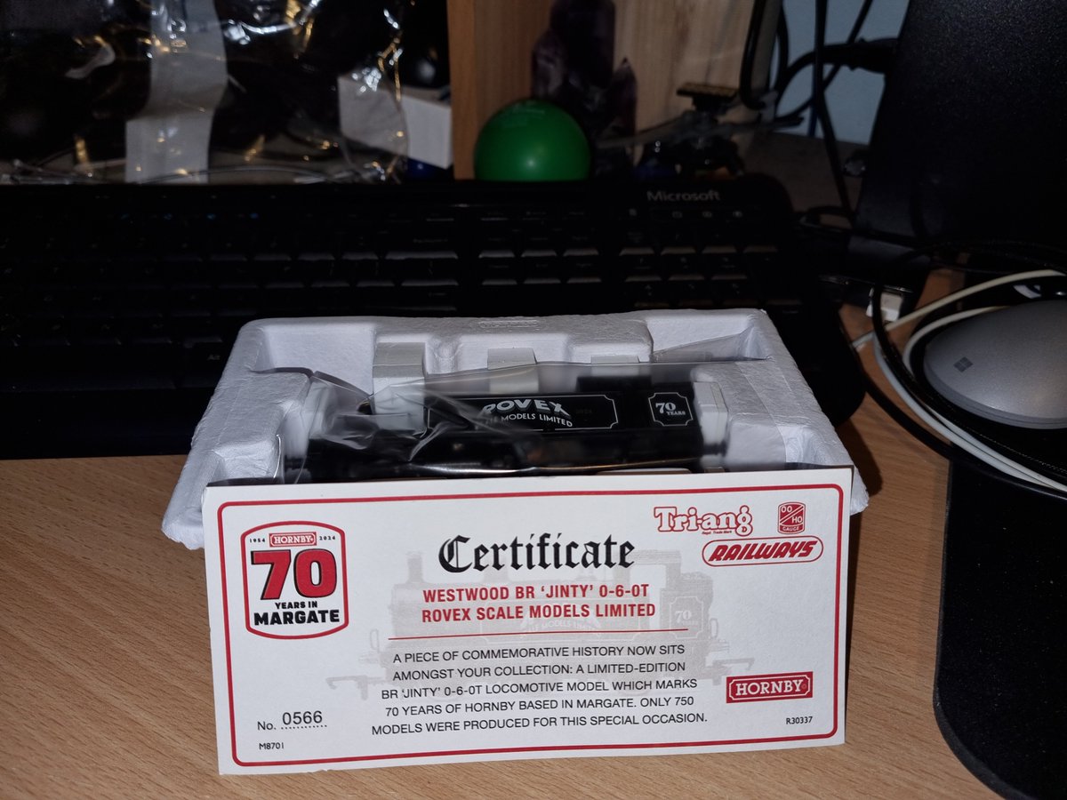 skyfire747's tweet image. Hornby 70th Anniversary locomotive. #TMRGUK ##TwitterModelTrainShow