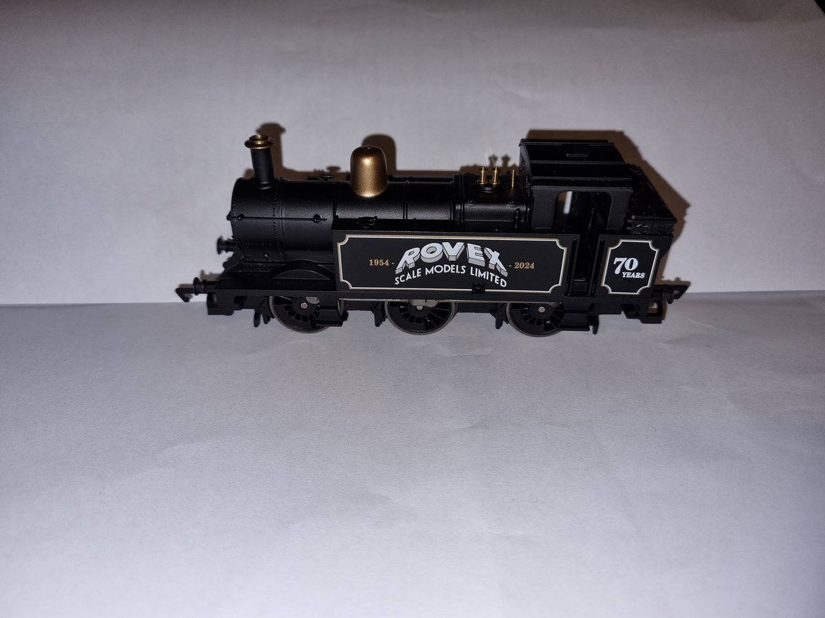 skyfire747's tweet image. Hornby 70th Anniversary locomotive. #TMRGUK ##TwitterModelTrainShow