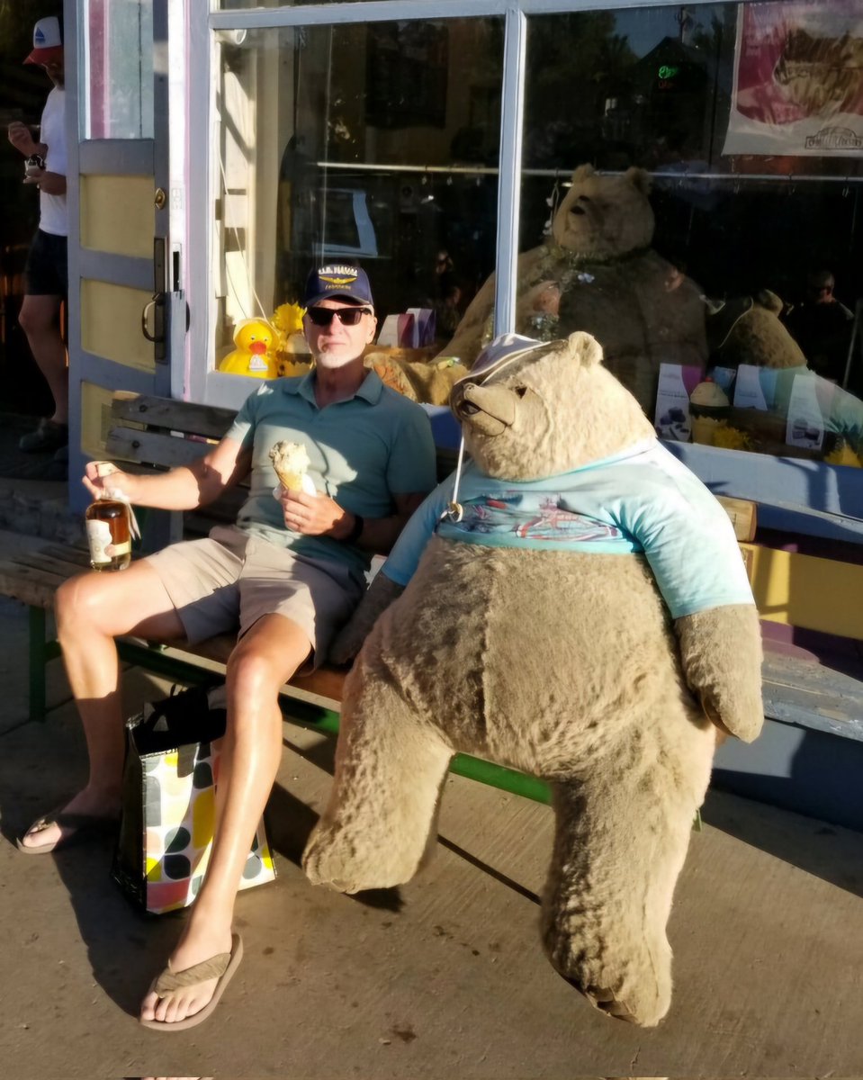 Jethroe111's tweet image. #Bitcoin
Life is as good as you let it be.
Stop arguing on X. Don't "buy into" the right vs. left tribal warfare rhetoric.
You are a Bitcoiner. You have won the war.
Be a magnanimous victor.
George the artist seen with:
Full Bitcoin bags.
Bourbon.
Ice cream.