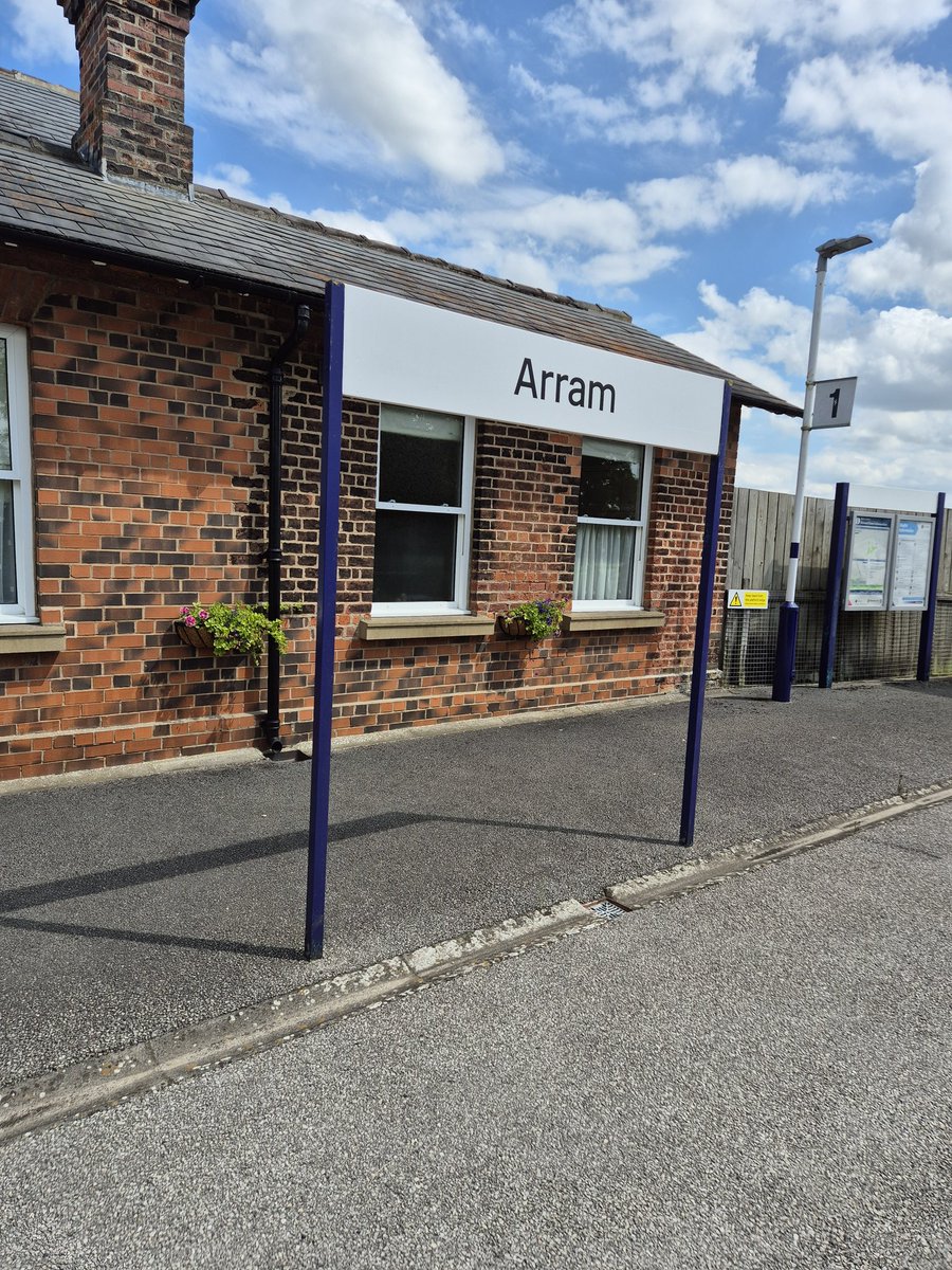 allabouttrains2's tweet photo. #Arram one of those split stations, however a little infrequent service https://t.co/AWVAEqKd3K
