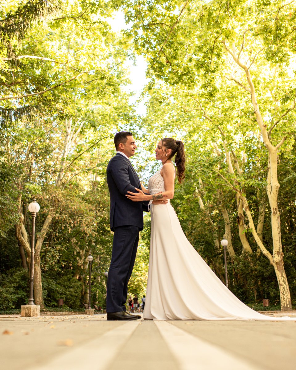 ManuGalanFoto's tweet photo. Estamos en plena temporada de bodas y quiero compartir con vosotros una post-boda que les hice a @valkiriamode y a @AdriHeartMuscle en Valladolid.

Recorrimos la ciudad en busca de los sitios más icónicos. La primera parada fue Campo Grande, no podía ser de otra forma. https://t.co/eNcNeuo4n4
