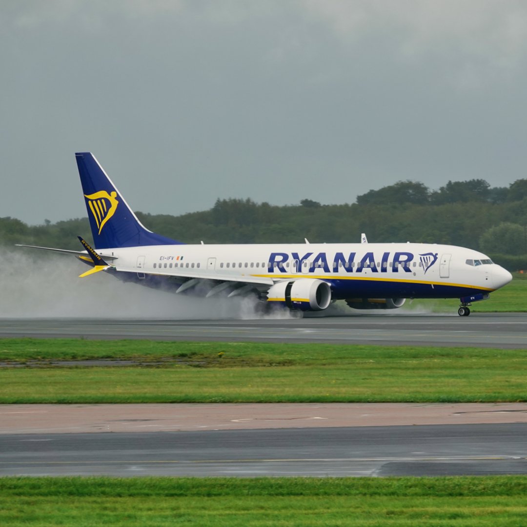 Michaelflying28's tweet photo. Ryanair Boeing 737-8200 MAX EI-IFV arriving at Manchester Airport from Milan Bergamo Airport 23.7.23. 

#ryanair #ryanairstories #ryanairflights #ryanaircrew #ryanair737 #ryanairfans #boeing #b737 #b7378 #b738 #boeing737 #boeing7378 #boeing738 #b38m #737max #738max #b737max https://t.co/KGJiY2YhF1