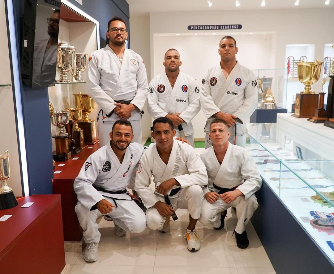 fecparaelas's tweet photo. LEÃO NO JIU-JITSU! 🥋🦁

O Fortaleza anunciou a criação de sua equipe oficial de Jiu-Jitsu. Sob comando do mestre Guilherme Santos, o Tricolor de Aço conta com 7 atletas na equipe que estão em reta final de preparação para a primeira competição representando o Leão do Pici. https://t.co/skBQZp0kZb