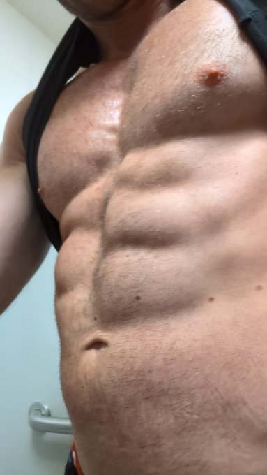 Ready for my rub down. https://t.co/ACax0RZSOk