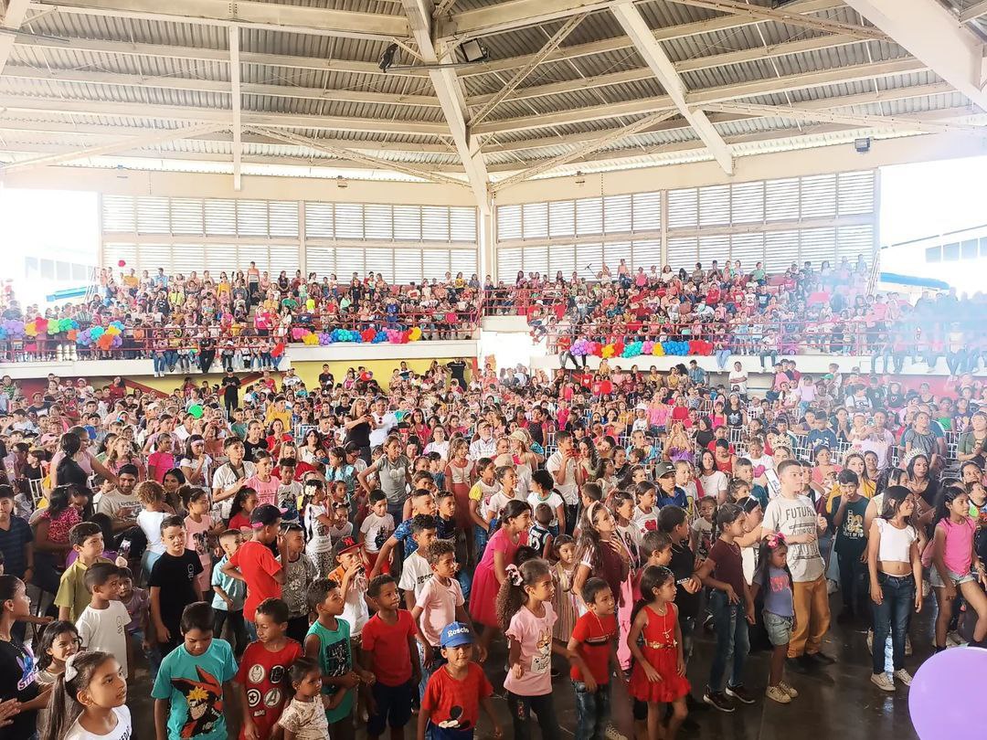 sulmeavila's tweet photo. #21Julio || Gracias al apoyo del Presidente de la República @NicolasMaduro al Gobernador @josemasquez,  y la @AlcRoscioNieves el día de ayer celebramos el "Día del Niño y la Niña" con un gran Show en Vivo en el Municipio Roscio, seguimos #TrabajandoMásQueHablando https://t.co/caiFTiN1w8