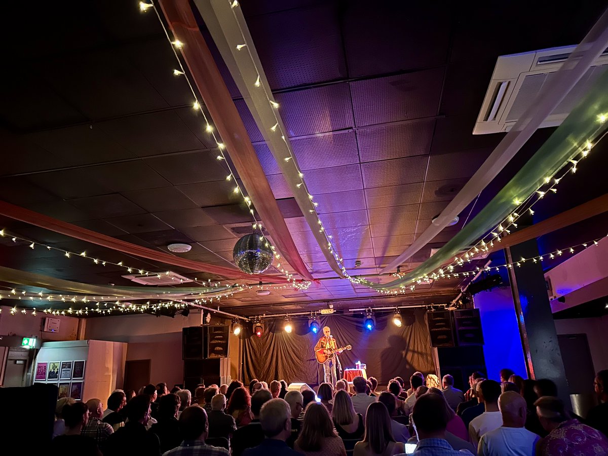 the_jayhawks's tweet image. The @GaryLourisMusic UK solo tour rolls into Manchester tonight.
Great show in York last night.

7/21 Manchester
7/23 Glasgow
7/25 Hassocks (Brighton)
7/26 London
7/27 Bristol
Tix: bit.ly/GLshows
Support for all UK dates is Dave Fidler (@davefid).

📷 Steph Louris