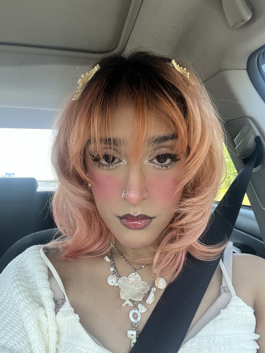 kirbykooo's tweet photo. here’s an up to date photo for yall ☺️ https://t.co/ESh469Gs4h