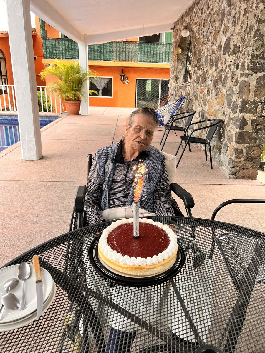 ¿Cómo ves welita?, dice <a href="/MarkoCortes/">Marko Cortés</a>  que te enseñe a pescar 😢