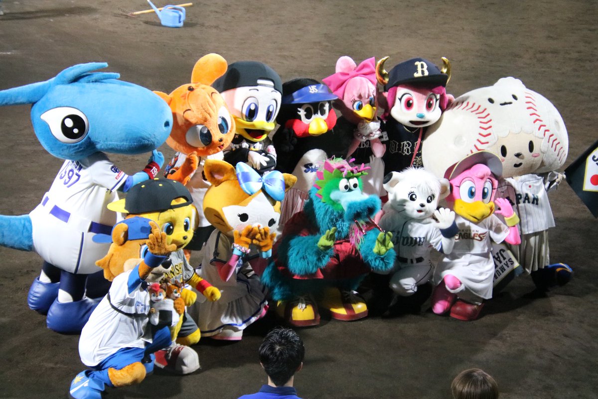 kt_phot2's tweet photo. マスコット写真ありすぎるけどとりあえず集合写真で今日はおわりおやすみなさい　#フレッシュオールスター https://t.co/bhz1T49RM0