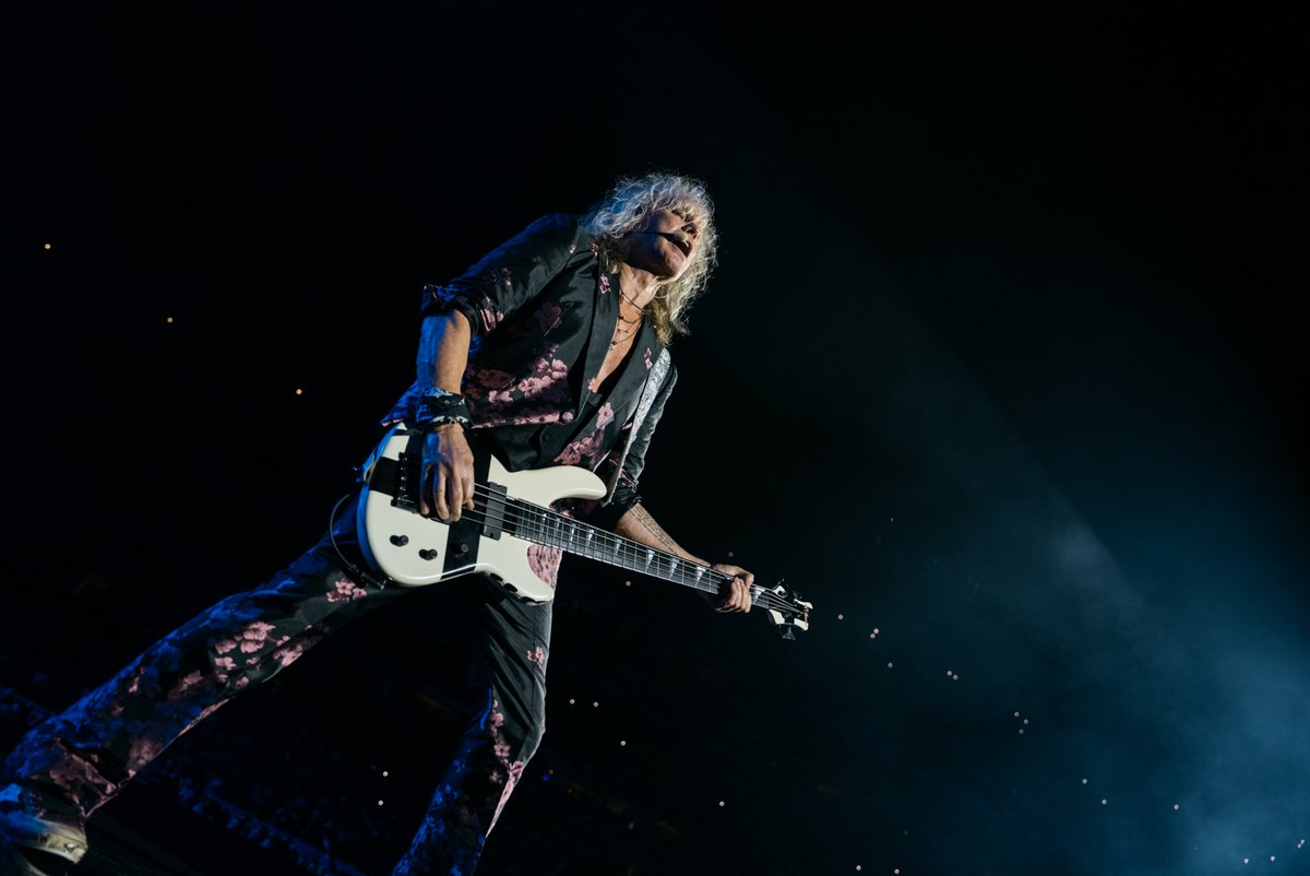 DefLeppard's tweet photo. Such a magical mysteria. Thank you, Nashville!!   

🎟 https://t.co/4TznurJjHn 
📸 Ryan Sebastyan https://t.co/S0MQx8spb7