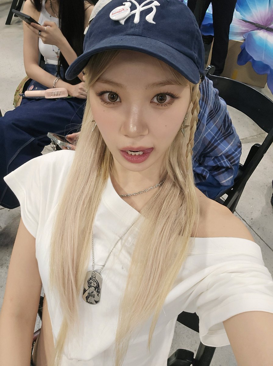 kimchaewonpics's tweet photo. weverse update ♡ https://t.co/uAVDr7gK79
