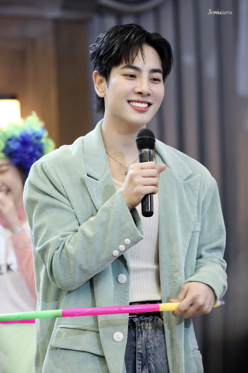 JosieQiaooo's tweet photo. 240721 小哥哥你好壮

#WonderMIXLand 
@wixxiws #mixxiw 
#ส่วนผสมของมิกซ์ https://t.co/ZSKh0gneJi