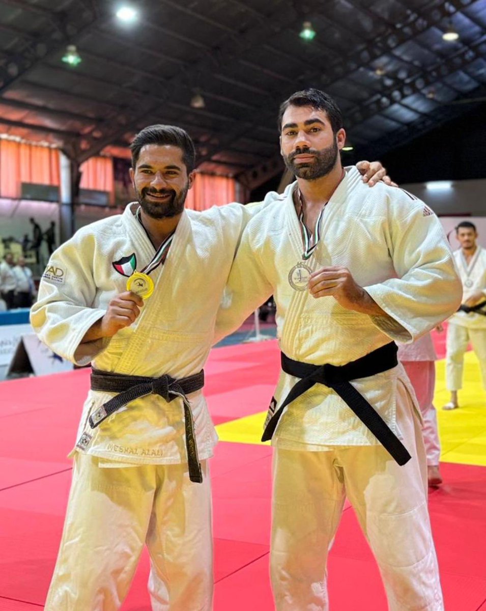 أبنـاء الفريق م . عبدالله العلي .. يرفعون أسم الكويت بالمحافل الدولية

- حصل الاعب مشعل عبدالله العلي علي المركز الاول ضمن بطولة غرب آسيا للشباب في لعبة الجودو التي أقيمت في العاصمة عمان والذي شارك بها منتخبنا الوطني كما حصد شقيقة أحمد  الميدالية الفضية