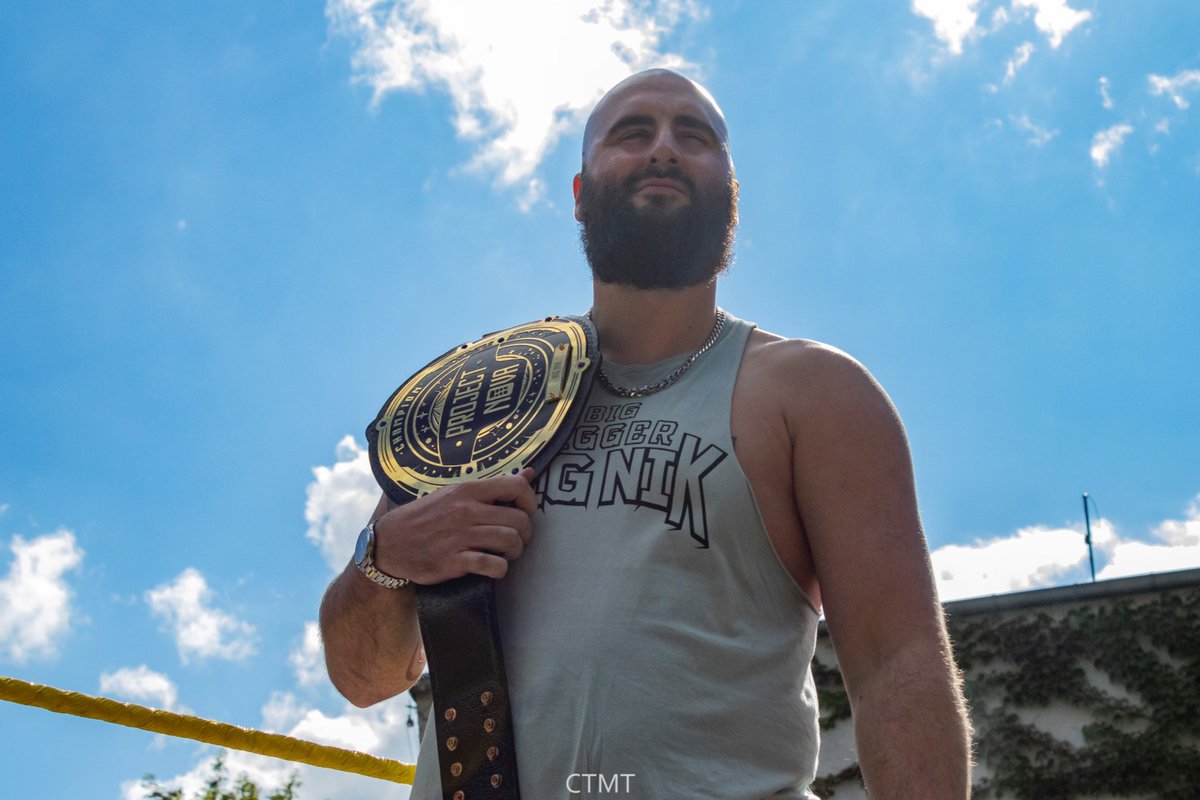 bigbiggerbignik's tweet photo. POV: you're an average person looking up at #BigNik☝🏻 https://t.co/EG2cQiwJPh