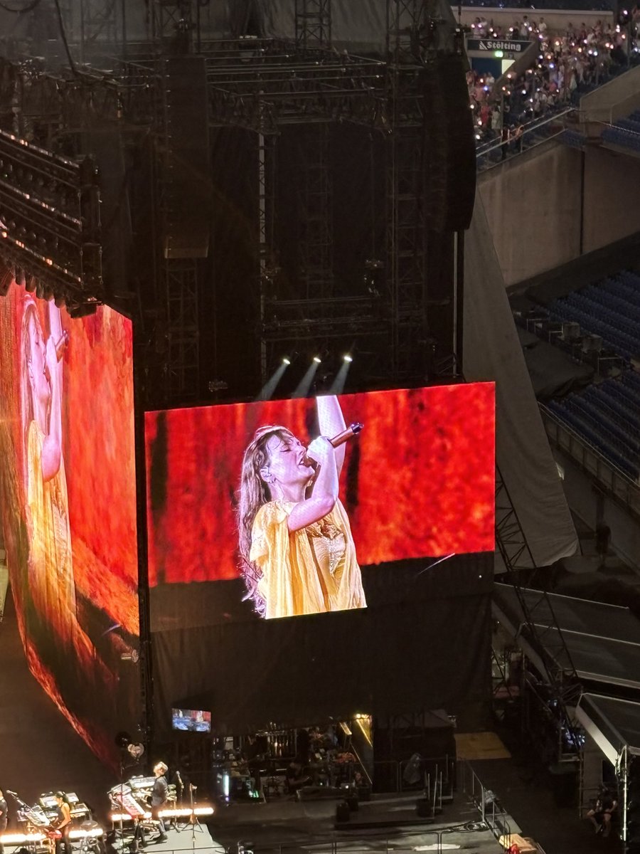 Hi. Life is good! 

Bye. 
 
PS: X/Twitter ist nicht mehr so meine Plattform. Eher Insta/Tiktok. See me there 😘