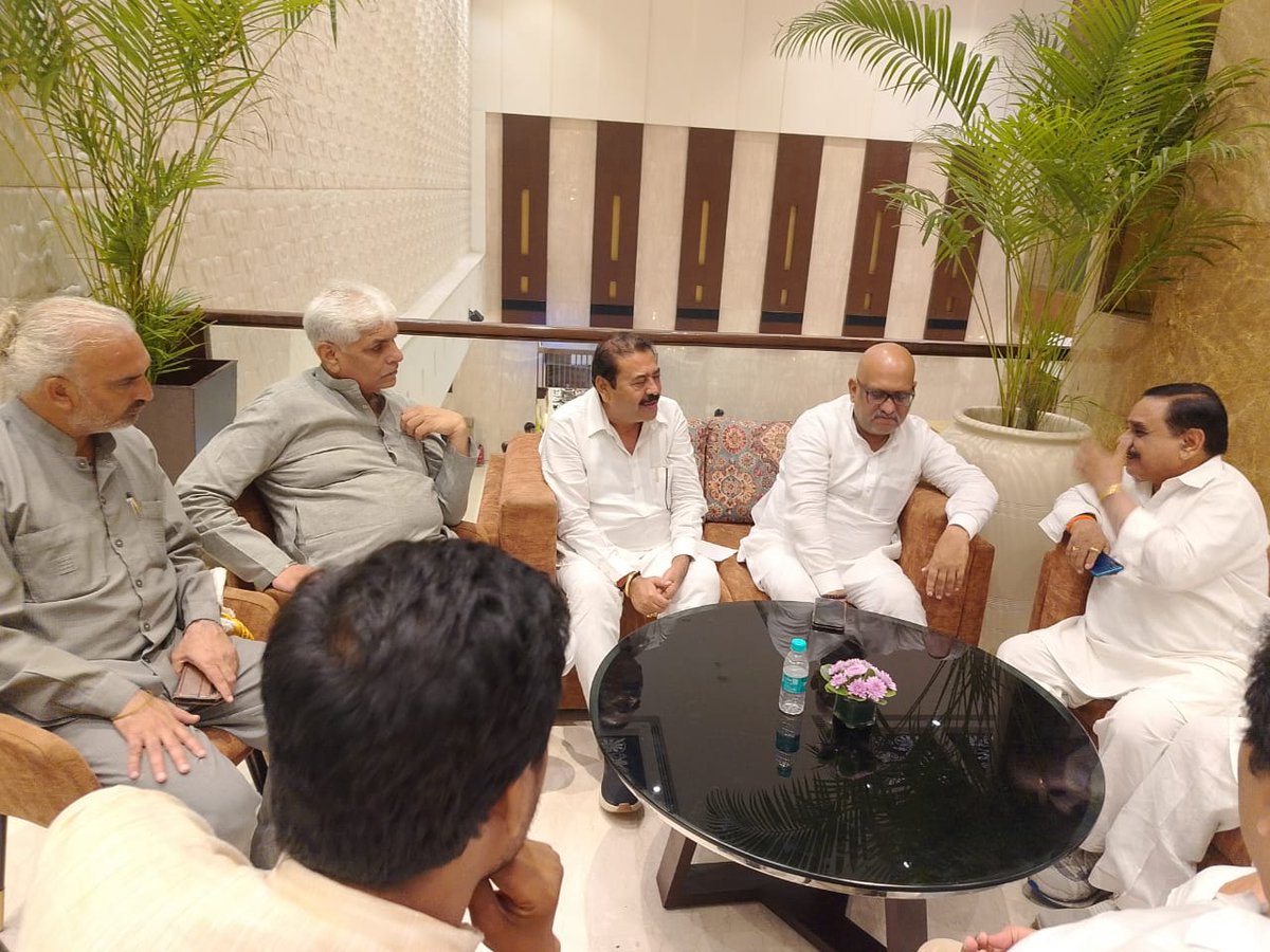 NBhardwajINC's tweet photo. युवक कॉंग्रेस की वेस्ट यूपी कार्यकारिणी की बैठक में प्रदेश अध्यक्ष श्री अजय राय जी, युवक काँग्रेस के राष्ट्रीय अध्यक्ष श्री वी श्रीनिवास जी, राष्ट्रीय प्रवक्ता श्रीमती डॉली शर्मा जी, वेस्ट यूपी अध्यक्ष श्री पारस  शुक्ला जी आदि के साथ शिरकत करते हुए https://t.co/dUPN215Tel