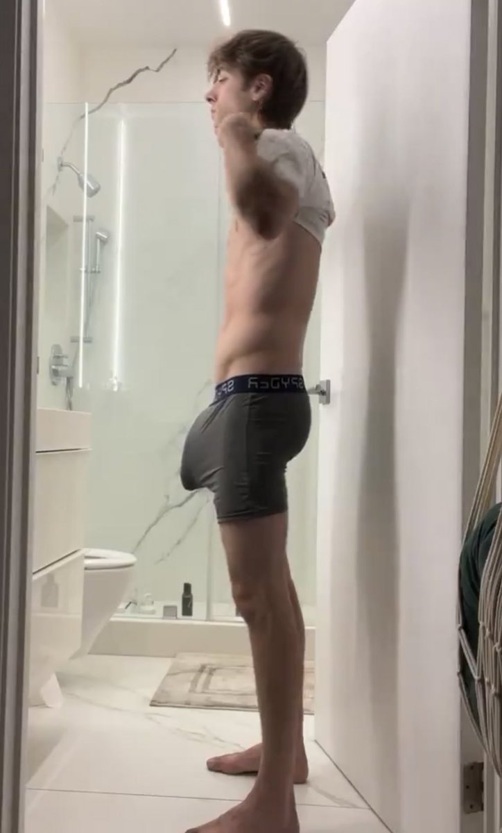 Dikunder's tweet photo. Tasty #bulge #bulto #bulgelover #abs #butt https://t.co/7K1pzMlX8M