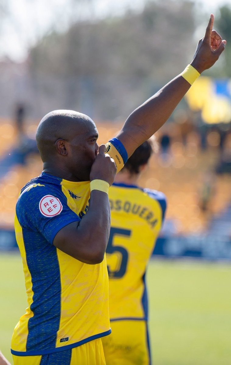adalcorconfans2's tweet photo. 💙GRACIAS POR TODO💛
•
📝La @AD_Alcorcon y  #Babin separan sus caminos...
•
©️ Gracias por volver al barro cuando nadie esperaba verte de nuevo con la elástica alfarera, gracias por hacernos vibrar con un nuevo ascenso y gracias por resurgir esa comunión con la afición. LEYENDA https://t.co/mfmA6onqIy