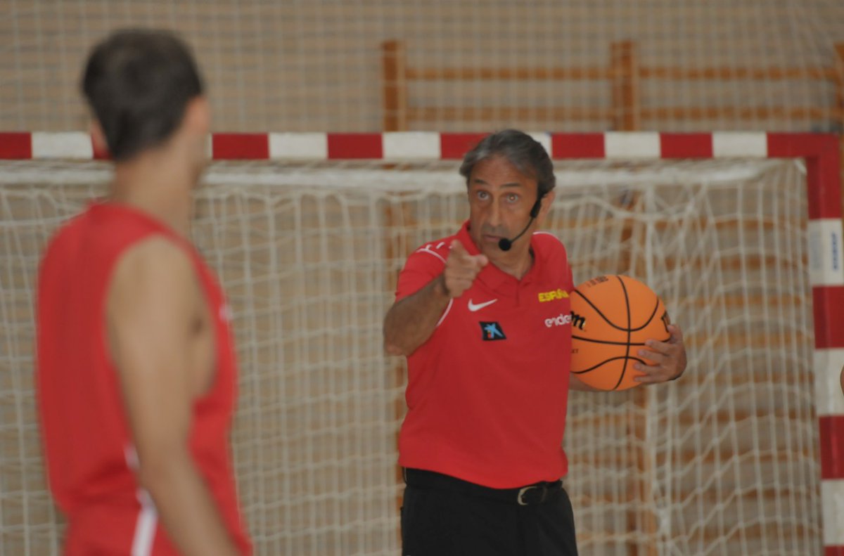 BaloncestoESP's tweet photo. La fase presencial del #CES2024 de Zaragoza llega a su FIN ‼️

🔟 días de formación, grandes ponentes, debates y PASIÓN por el baloncesto ❤️

#SomosEquipo https://t.co/OLaKkWOcLm