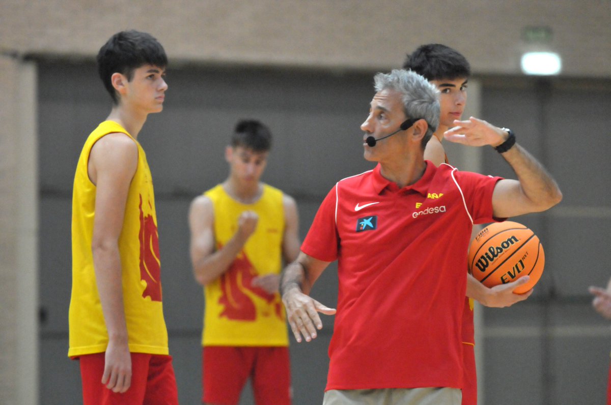 BaloncestoESP's tweet photo. La fase presencial del #CES2024 de Zaragoza llega a su FIN ‼️

🔟 días de formación, grandes ponentes, debates y PASIÓN por el baloncesto ❤️

#SomosEquipo https://t.co/OLaKkWOcLm