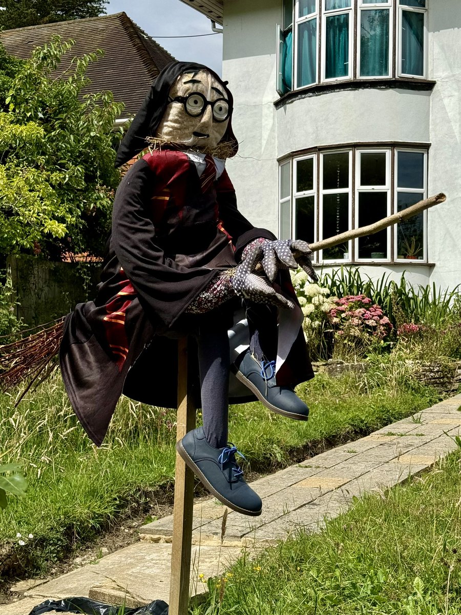 PolegateCF's tweet image. SUSSEX DOWNS SCARECROW FESTIVAL 2024

This Scarecrow display can be found in Decoy Drive, Hampden Park.

To find out more or to enter the competition please visit - polegatecommunityfoundation.org.uk/sussex-scarecr…

#SussexScarecrows #PolegateCF