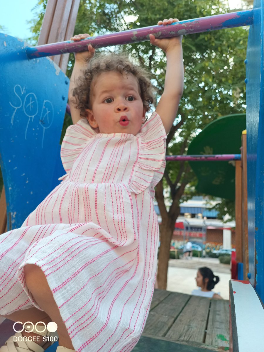 Otro año más y ya son dos!!! Muchas felicidades Ari, y muchas gracias por llegar a ponernos el mundo patas arriba y por enseñarnos de esa forma tan tuya lo mucho que te queremos Tata, Mamá y yo...