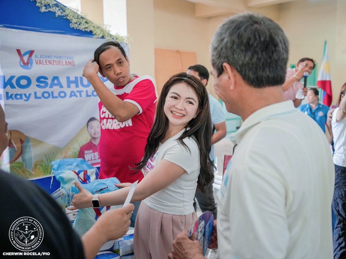 ChiquiCarreon_'s tweet photo. Huling araw ng bigayan ng Pasko sa Hulyo para kay Lolo at Lola 🎅🤶 

Maraming Salamat City Government of Valenzuela sa magandang bigas para sa mahal nating mga Lolo at Lola 🩷 magkita kita po tayo muli at lagi po kayo magingat 

God bless us all, Valenzuelano! 

#CheckSaSerbisyo https://t.co/VHse0a4fXn
