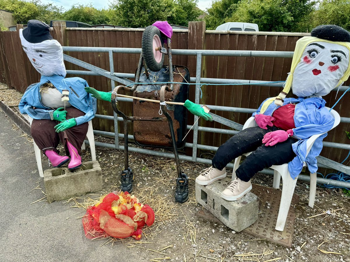 PolegateCF's tweet image. SUSSEX DOWNS SCARECROW FESTIVAL 2024

This Scarecrow display can be found in Bay Tree Lane, Polegate.

To find out more or to enter the competition please visit - polegatecommunityfoundation.org.uk/sussex-scarecr…

#SussexScarecrows #PolegateCF