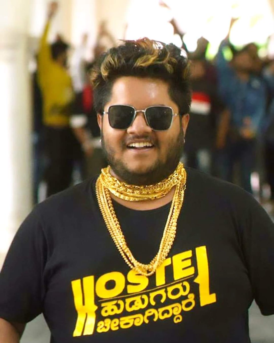 SrivatsaAct's tweet photo. 1 year for Blockbuster Hostel Hudugaru ✨
&amp; ur unblockable Love 💛
ಧನ್ಯೋಸ್ಮಿ 🙏🏻
The madness is still on 🔥

#hostelhudugarubekagiddare ❣️
#BlockbusterHHB #HHB #comeonboys https://t.co/hjScXLebPF