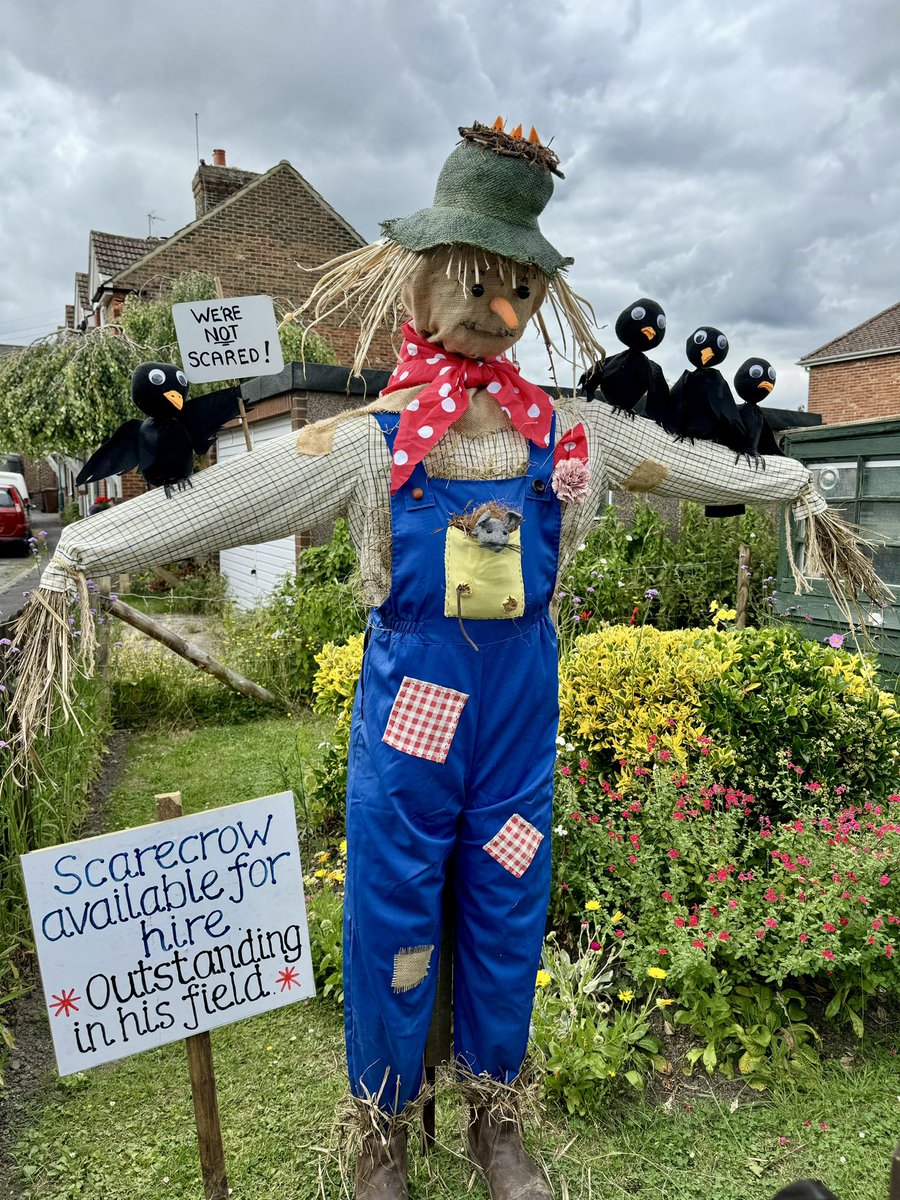 PolegateCF's tweet image. SUSSEX DOWNS SCARECROW FESTIVAL 2024

This Scarecrow can be found in New Road, Polegate.

To find out more or to enter the competition please visit - polegatecommunityfoundation.org.uk/sussex-scarecr…

#SussexScarecrows #PolegateCF