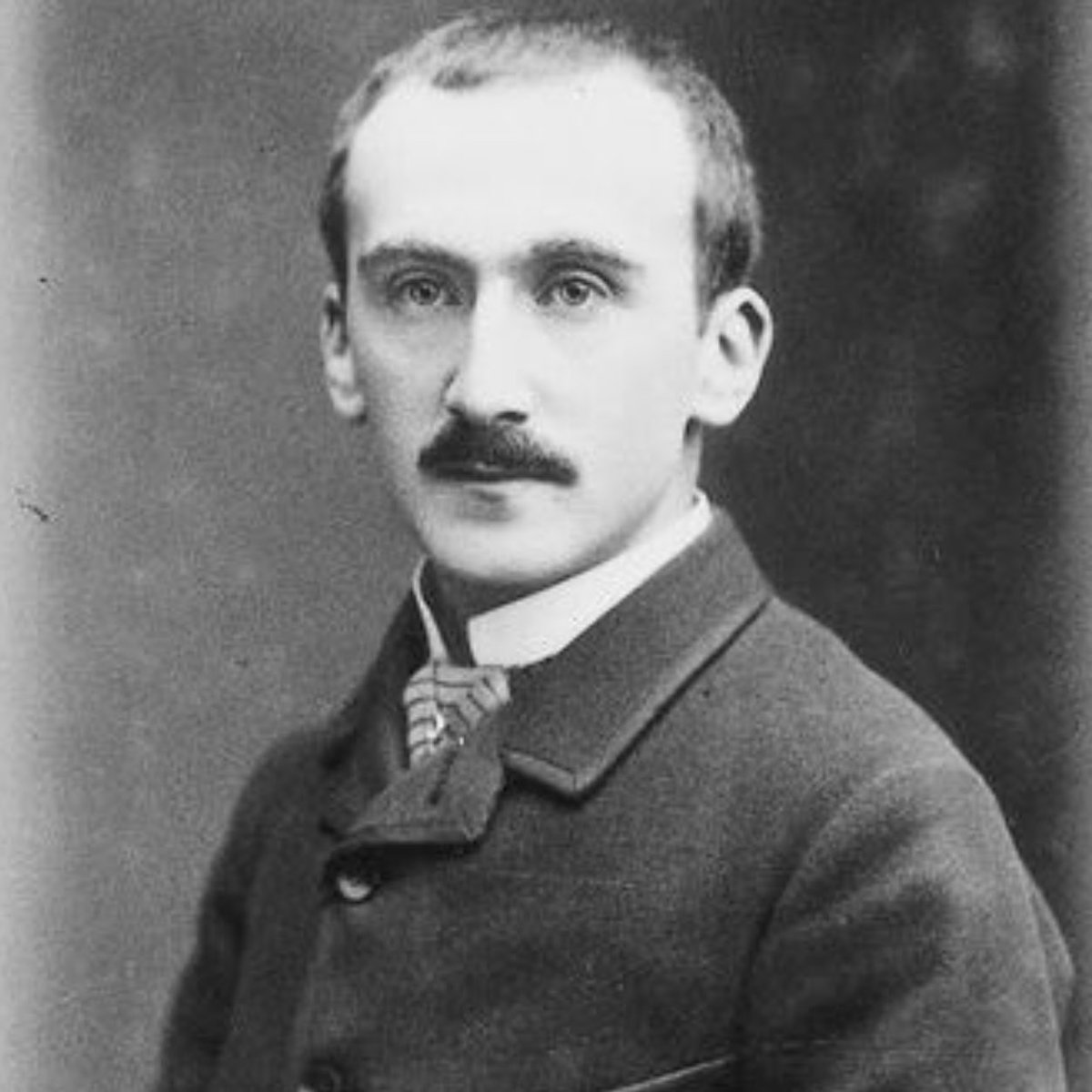 Cultination1's tweet photo. "Tomber amoureux c'est facile, faire l'amour encore plus. Mais rencontrer quelqu'un qui t'allume l'âme, ça, c'est exceptionnel."
-Henri Bergson- https://t.co/mcJ0HMJKGR