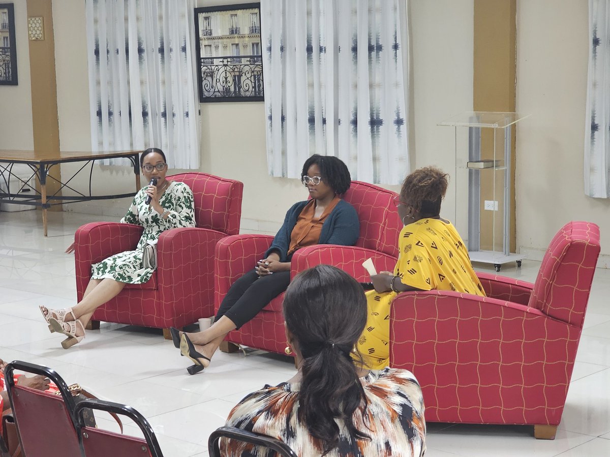 Medical seminar at Golden Gates World Outreach Ministries with Dr. Krystal Johnson and Dr. Theria Rolle. Wellness month at the Gates.