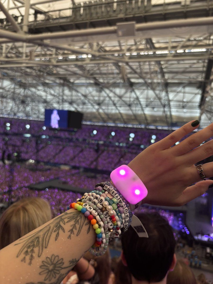 pixie🌻 tweet media