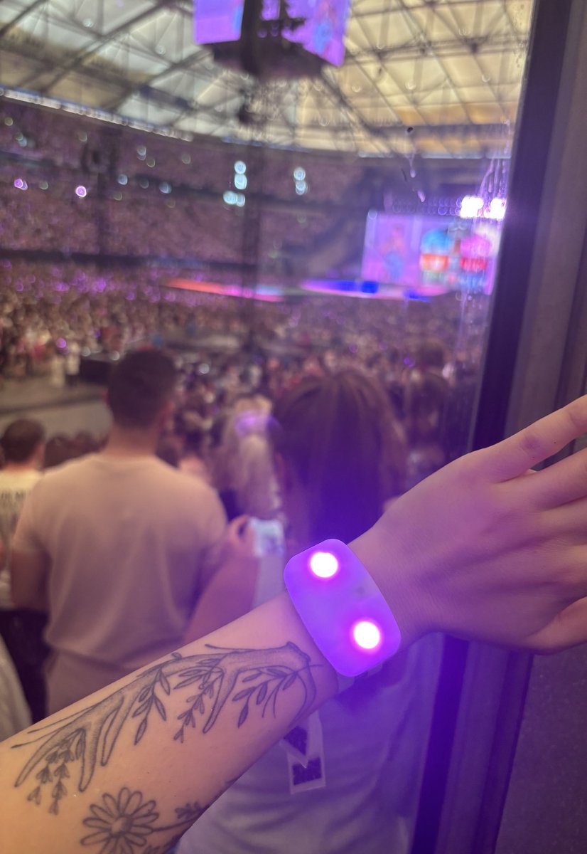 pixie🌻 tweet media